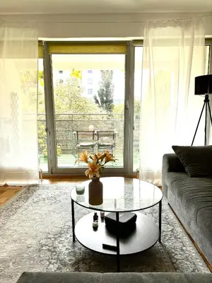 Ein Sitzbereich in der Unterkunft MoSh Apartment Central Berlin - Friedrichshain - Alexanderplatz