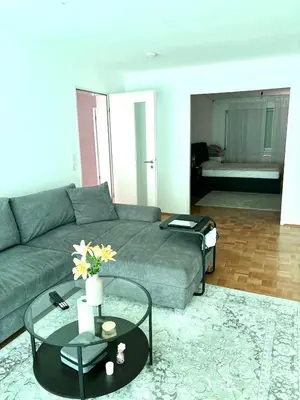 Ein Sitzbereich in der Unterkunft MoSh Apartment Central Berlin - Friedrichshain - Alexanderplatz