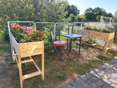 Ein Garten an der Unterkunft NEU! Ferienwohnung Havel-Biene