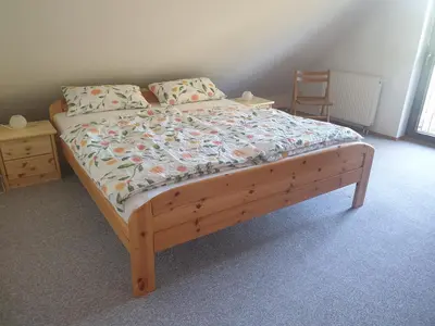Ein Bett oder Betten in einem Zimmer der Unterkunft Martha - Ferienhaus, 3 Schlafzimmer, 2 bis 6 Personen, S-Bahn nach Berlin, Strausseenähe, ruhige Lage