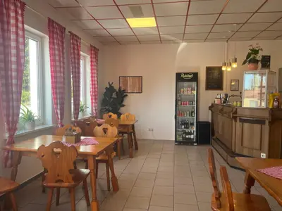 Ein Restaurant oder anderes Speiselokal in der Unterkunft Truckcenter Fehrbellin an der A24
