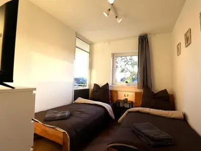 Ein Bett oder Betten in einem Zimmer der Unterkunft Modern Apartment Near Kristalltherme- MontiRooms