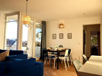 Ein Sitzbereich in der Unterkunft Modern Apartment Near Kristalltherme- MontiRooms