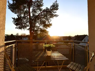 Ein Balkon oder eine Terrasse in der Unterkunft Modern Apartment Near Kristalltherme- MontiRooms