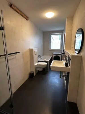 Ein Badezimmer in der Unterkunft 4 Zimmer Apartment, Parkplatz & Garten, Nah A10, Berlin