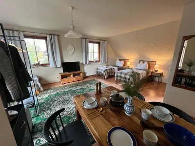 Ein Bett oder Betten in einem Zimmer der Unterkunft Ferienhaus Feldblick mit Kamin für 15 Personen