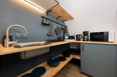 Küche/Küchenzeile in der Unterkunft Terrassen-Wohnung am Görlitzer Park in Kreuzberg