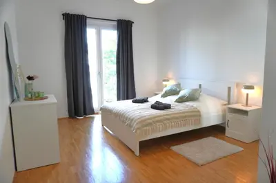 Ein Bett oder Betten in einem Zimmer der Unterkunft Privates Apartment in Westberlin - Jomi Stays