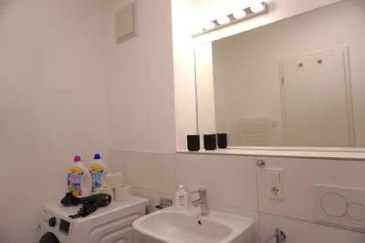 Ein Badezimmer in der Unterkunft Privates Apartment in Westberlin - Jomi Stays
