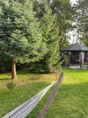 Ein Garten an der Unterkunft Ferienhaus am Feld nahe Berlin