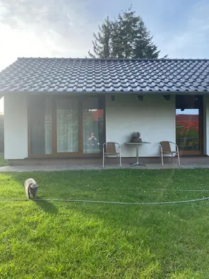 Ein Garten an der Unterkunft Ferienhaus am Feld nahe Berlin
