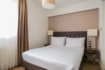 Ein Bett oder Betten in einem Zimmer der Unterkunft Homaris West Side - Self-Check In