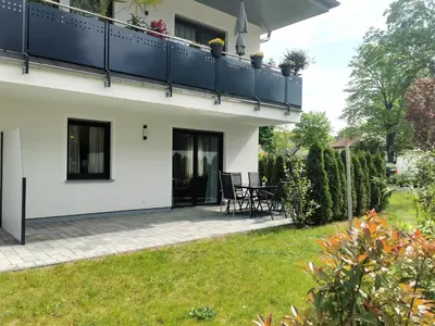 Ein Garten an der Unterkunft BohnApartments Franzstraße - kostenlose Parkplätze - sehr ruhig - Neubau - Vollausstattung - WLAN