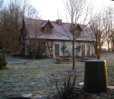 Das Gebäude in dem sich das Ferienhaus befindet