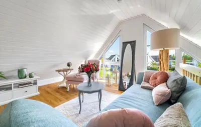 Ein Sitzbereich in der Unterkunft La Petite Maison Bleue