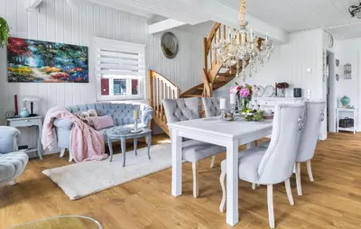 Ein Sitzbereich in der Unterkunft La Petite Maison Bleue