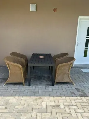Ein Sitzbereich in der Unterkunft Ferienhäuser am Heidesee