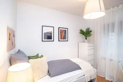 Ein Bett oder Betten in einem Zimmer der Unterkunft Nauen Stay for 4 Guests - Parking included