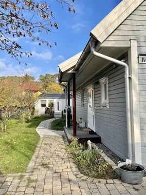Das Gebäude in dem sich das Ferienhaus befindet