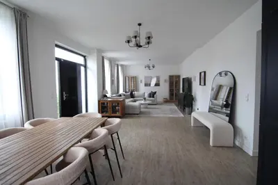 Ein Sitzbereich in der Unterkunft Haus mit Pool, Garten und Gym in Berlin