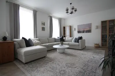 Ein Sitzbereich in der Unterkunft Haus mit Pool, Garten und Gym in Berlin