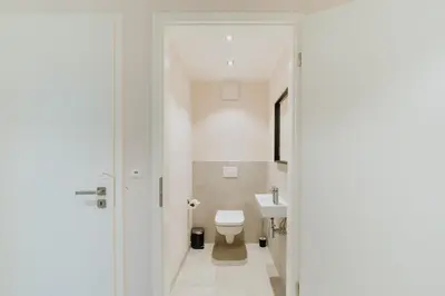 Ein Badezimmer in der Unterkunft Homely Berlin - Huge Terrace, Modern, Quiet, Near Kudamm