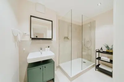 Ein Badezimmer in der Unterkunft Homely Berlin - Huge Terrace, Modern, Quiet, Near Kudamm