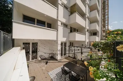 Ein Balkon oder eine Terrasse in der Unterkunft Homely Berlin - Huge Terrace, Modern, Quiet, Near Kudamm