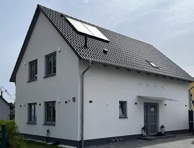 Das Gebäude in dem sich das Ferienhaus befindet