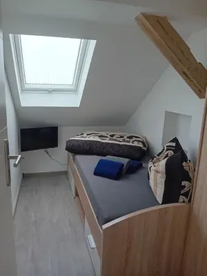 Ein Bett oder Betten in einem Zimmer der Unterkunft Zur weissen Taube Haus 2 Große Monteurs und Handwerkerwohnung nahe Berlin und Brandenburg