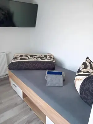 Ein Bett oder Betten in einem Zimmer der Unterkunft Zur weissen Taube Haus 2 Große Monteurs und Handwerkerwohnung nahe Berlin und Brandenburg