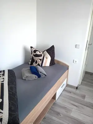 Ein Bett oder Betten in einem Zimmer der Unterkunft Zur weissen Taube Haus 2 Große Monteurs und Handwerkerwohnung nahe Berlin und Brandenburg