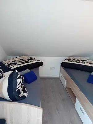 Ein Bett oder Betten in einem Zimmer der Unterkunft Zur weissen Taube Haus 2 Große Monteurs und Handwerkerwohnung nahe Berlin und Brandenburg