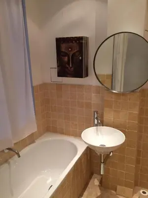 Ein Badezimmer in der Unterkunft Classy, bright Kreuzberg Apartment
