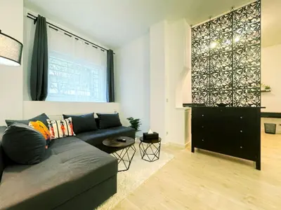 Ein Sitzbereich in der Unterkunft HolidayHome Apartments I Spacious Private Room in Heart of Berlin