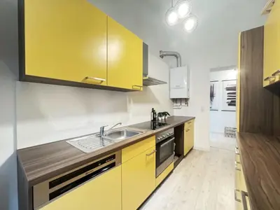 Küche/Küchenzeile in der Unterkunft HolidayHome Apartments I Spacious Private Room in Heart of Berlin