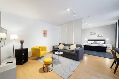 Ein Sitzbereich in der Unterkunft Grand Central City Apartments Mitte Museumsinsel