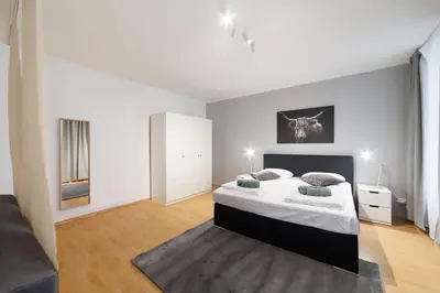 Ein Bett oder Betten in einem Zimmer der Unterkunft Grand Central City Apartments Mitte Museumsinsel