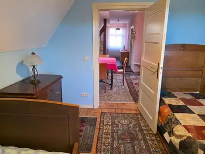 Ein Sitzbereich in der Unterkunft Gemütliche Wohnungen in Wansdorf im denkmalgeschützten Haus