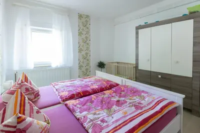 Ein Bett oder Betten in einem Zimmer der Unterkunft Ferienwohnung Baatz