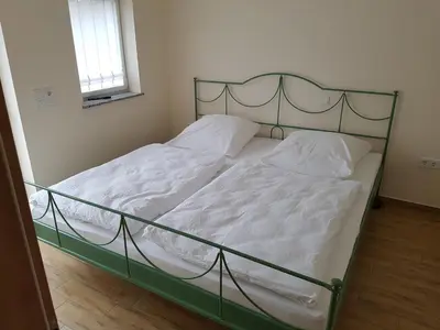 Ein Bett oder Betten in einem Zimmer der Unterkunft Ferienwohnung am Mühlstein