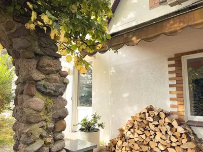 Das Gebäude in dem sich das Ferienhaus befindet