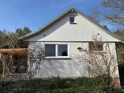 Das Gebäude in dem sich das Ferienhaus befindet