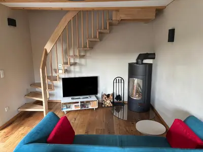 Ein Sitzbereich in der Unterkunft Behagliches Cottage am See