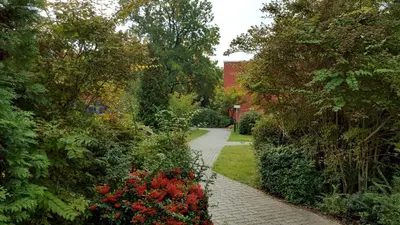 Ein Garten an der Unterkunft Gästehaus Pauline