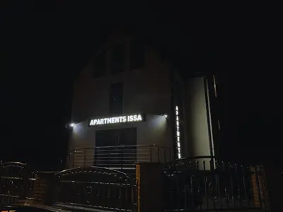 Das Gebäude in dem sich das Aparthotel befindet