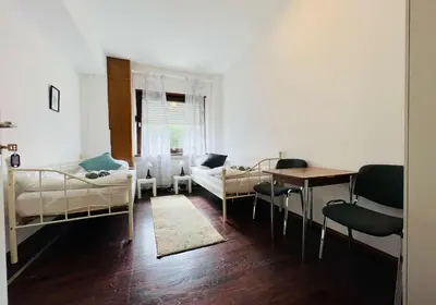Ein Sitzbereich in der Unterkunft GPZ Monteurzimmer Unterkunft Möbliertes Zimmer Pension