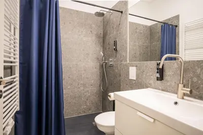 Ein Badezimmer in der Unterkunft Modern Living in Friedrichshain by Sabine