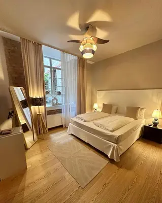 Ein Bett oder Betten in einem Zimmer der Unterkunft cinderella.kreuzberg