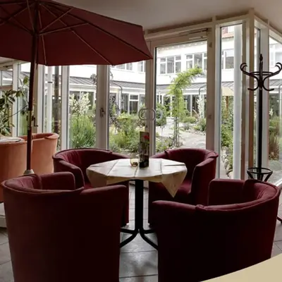 Ein Sitzbereich in der Unterkunft Landsitz Hotel Templin